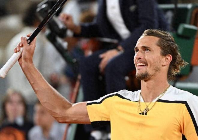 -法国网球队险胜日本网球队，兹维列夫关键制胜的简单介绍