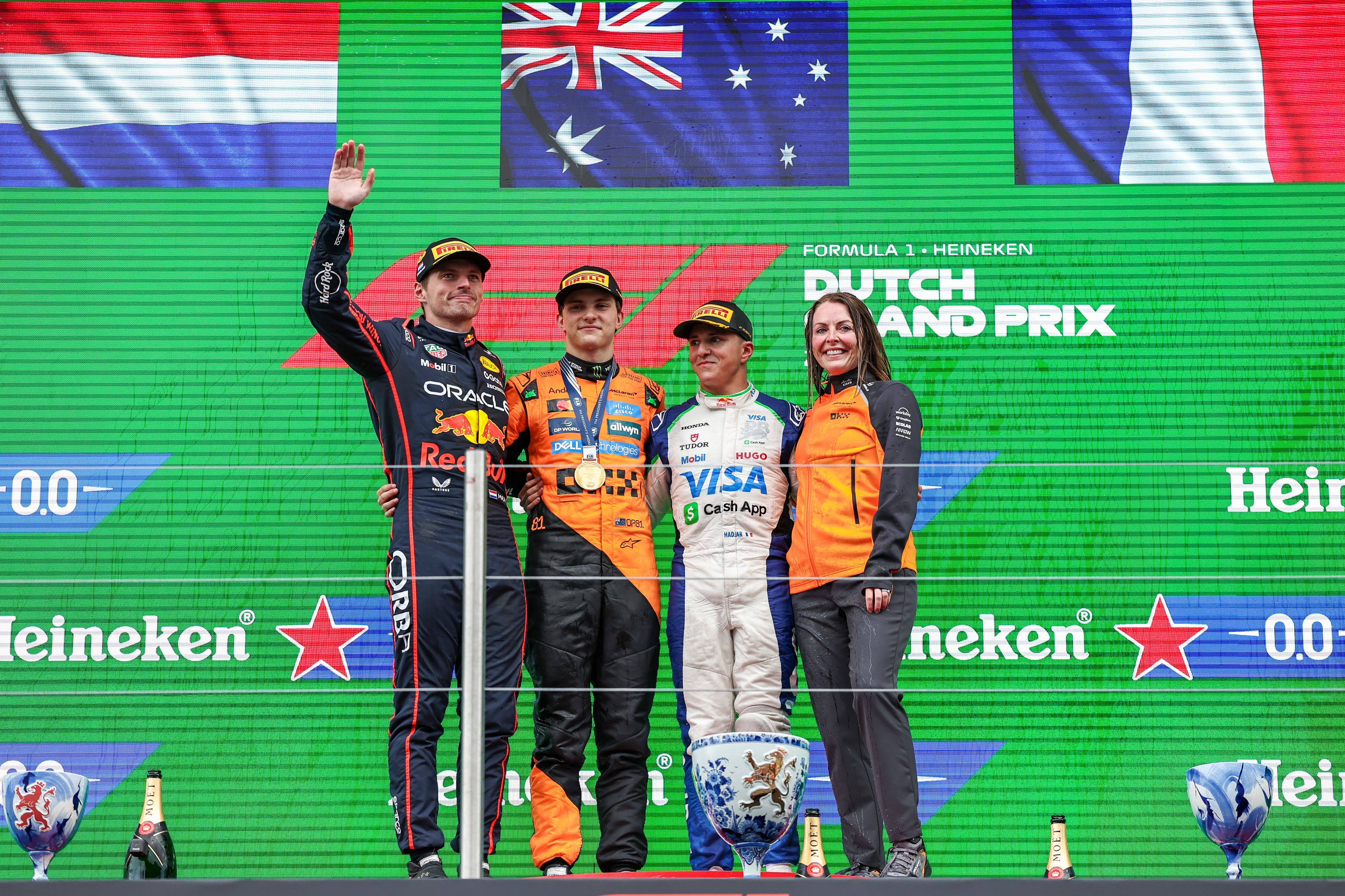 -梅赛德斯逆转迈凯伦，皮亚斯特里扛起全队